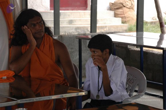 20060815_Photo_1008_swami healing a mentally retarded boy_CMP_WM