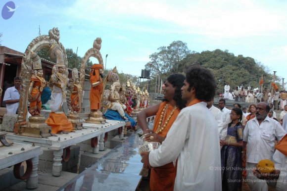 Flag-Hoisting-by-Swamiji_Photo_1025_DSC_0424_CMP_WM