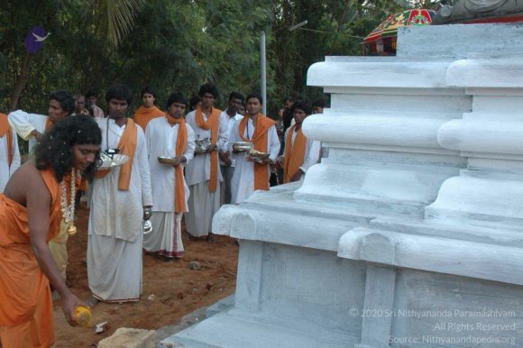 Flag-Hoisting-by-Swamiji_Photo_1036_DSC_0494_CMP_WM