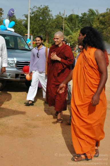 5-BUDDHIST-MONKS-VISIT-HDH-AT-BIDADI-ADHEENAM_Photo_1007_DSC_2407_CMP_WM