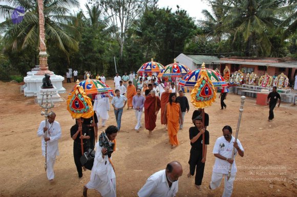 5-BUDDHIST-MONKS-VISIT-HDH-AT-BIDADI-ADHEENAM_Photo_1034_DSC_2522_CMP_WM