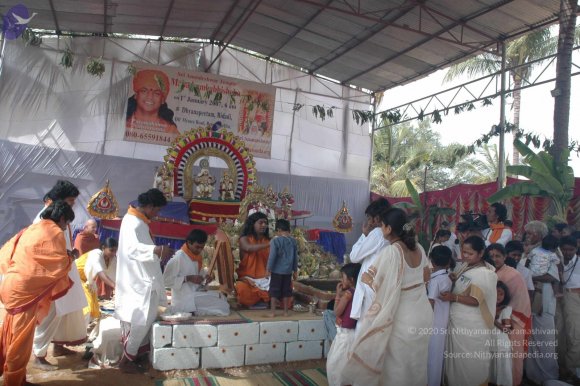9-GAYATRI-INITIATION-CHILDRENS-DAY-JAYANTI-BRAHMOTSAVAM-CELEBRATIONS_Photo_1010_DSC_2904_CMP_WM