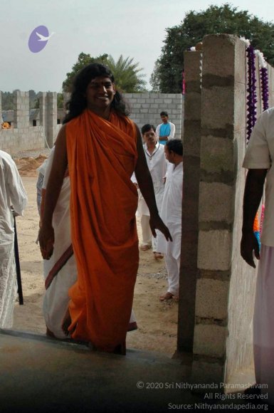 4-HDH-DOING-ROUNDS-IN-BIDADI-ADHEENAM_Photo_1003_DSC_2299_CMP_WM