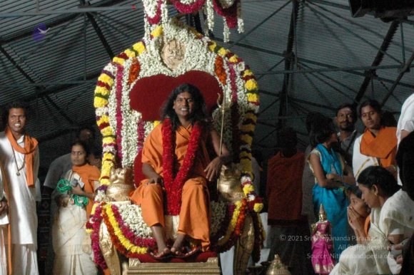HDH-BLESSES-ALL-DEVOTEES-AT-TEMPLE_Photo_1033_DSC_7031_CMP_WM