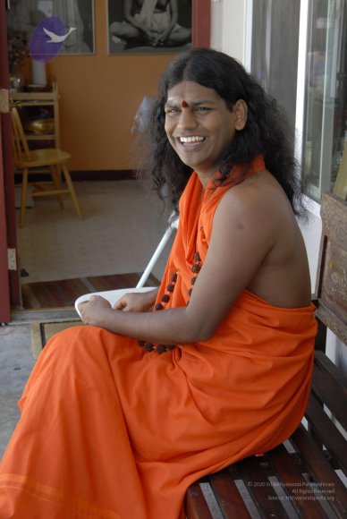 2007June14SwamiVishwananda%20090_CMP_WM