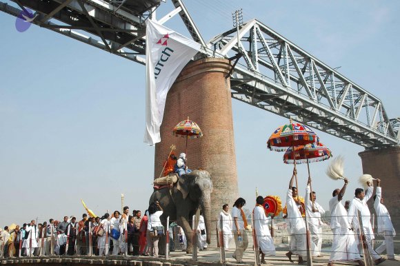 india-Ashram-Dic.30-31-1 -.05-06 298_CMP_WM