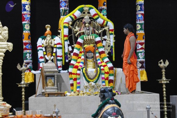 Swamiji13th2007 034_CMP_WM