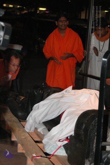 LANewAshramPrepNov2007 197_CMP_WM