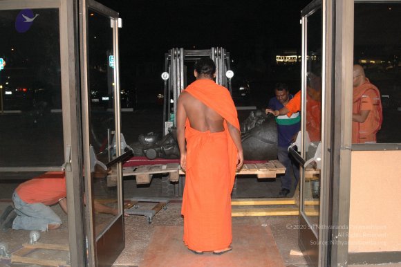 2007-November-7-to-9-Kailasa-in-LosAngeles-Making-of-Temple-_Photo_1013_LANewAshramPrepNov2007 141_CMP_WM