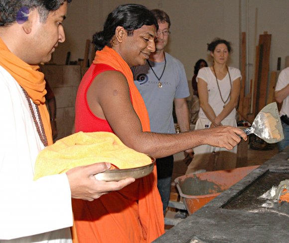 2007-November-7-to-9-Kailasa-in-LosAngeles-Making-of-Temple-_Photo_1088_LANewAshramPrepNov2007 513_CMP_WM