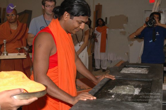 2007-November-7-to-9-Kailasa-in-LosAngeles-Making-of-Temple-_Photo_1095_LANewAshramPrepNov2007 520_CMP_WM