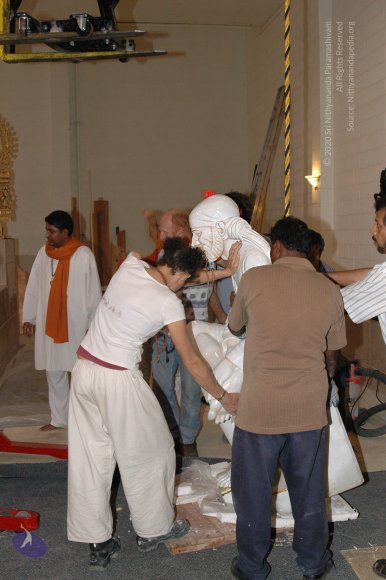 2007-November-7-to-9-Kailasa-in-LosAngeles-Making-of-Temple-_Photo_1098_LANewAshramPrepNov2007 550_CMP_WM