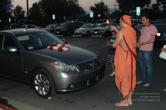 27July2008_Car_Puja_04_CMP_WM