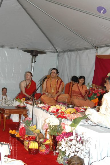 11May08_darshan_036_CMP_WM