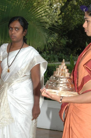 11May08_darshan_086_CMP_WM