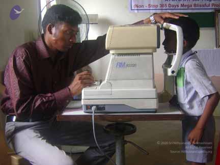 A small boy involve in the eye camp_CMP_WM