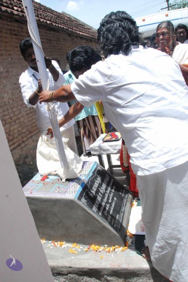 10-FLAG-HOISTING-MARADI_Photo_1011_DSC_0358_CMP_WM