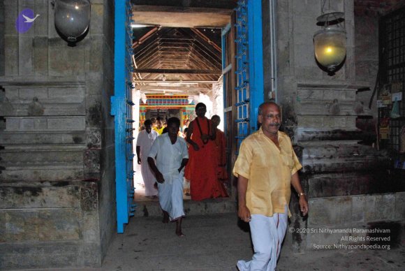 Temple-Visit_Photo_1002_DSC_0090_CMP_WM