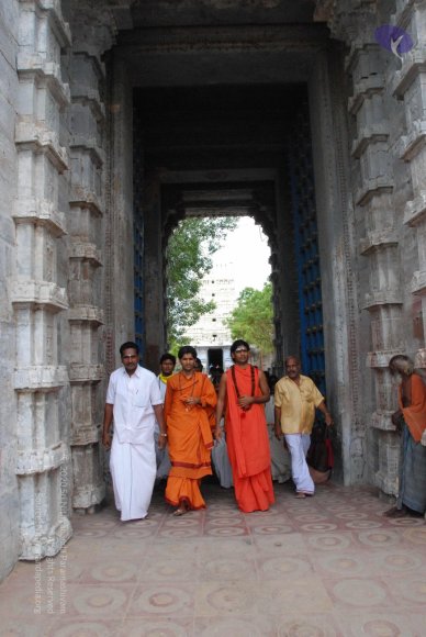 Temple-Visit_Photo_1004_DSC_0148_CMP_WM