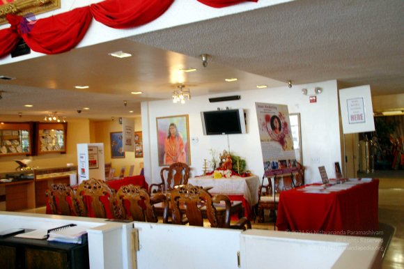 20091001_01October_Swamiji_Arrival_LA_0101