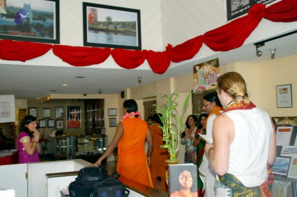 20091001_01October_Swamiji_Arrival_LA_0801