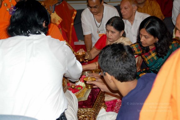 20091002_02October2009_Pratyaksha_Puja_0401