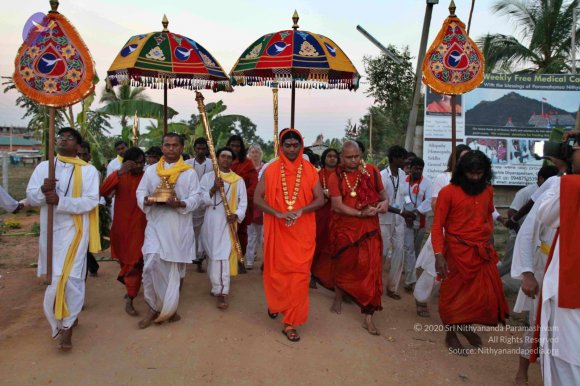 Holy-dip-in-the-sacred-waters-of-Vaidya-Sarovar_Photo_1037_IMG_6054_CMP_WM