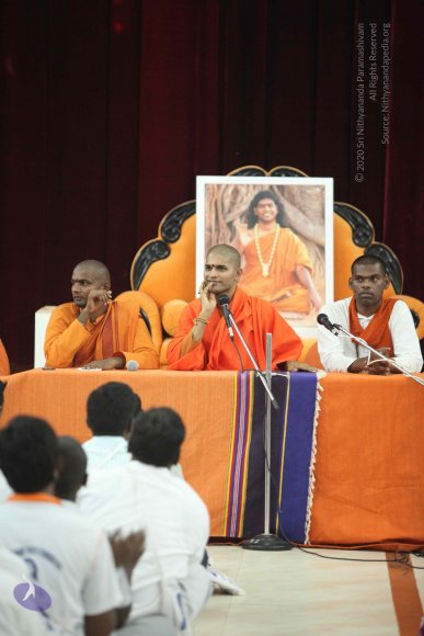 03-Acharya-Session_Photo_1000_IMG_5385_CMP_WM