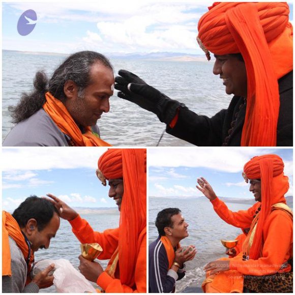 20110805_Photo_1004_13-swamiji-energy-darshan-after-yatris-samskara-leaving_CMP_WM