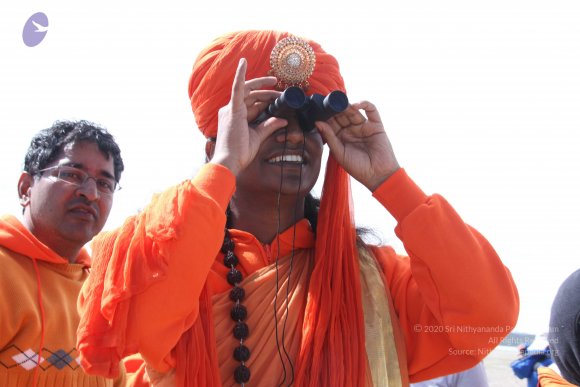 20110805_Photo_1016_7-swamiji-binocular-view-kailash_CMP_WM