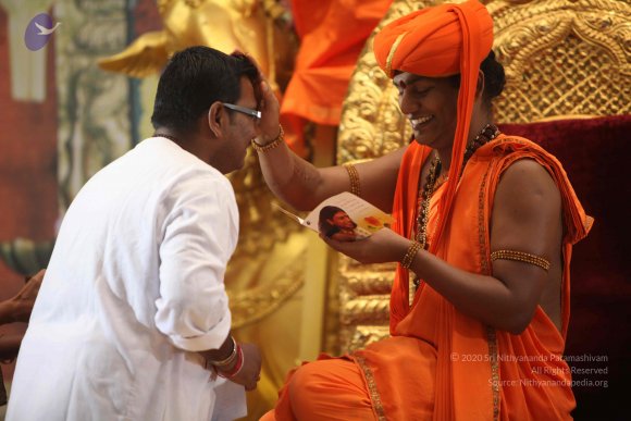 2-Pratyaksha-Padapuja_Photo_1010_IMG_0435_CMP_WM