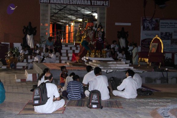 01-SarvaDarshan_Photo_1012_IMG_0029_CMP_WM