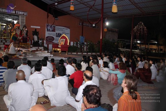 01-SarvaDarshan_Photo_1019_IMG_9956_CMP_WM