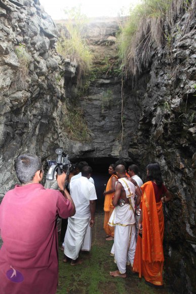 6-Cave-TempleVisit_Photo_1017_IMG_4538_CMP_WM