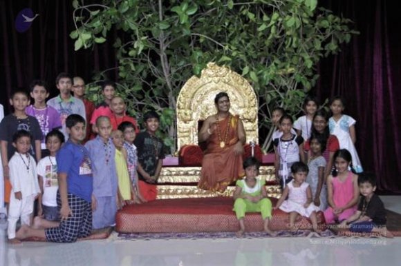 30_Nithyananda_darshan_04may2012_CMP_WM