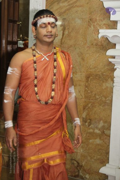 1-Temple-Visit_Photo_1000_IMG_3745_CMP_WM