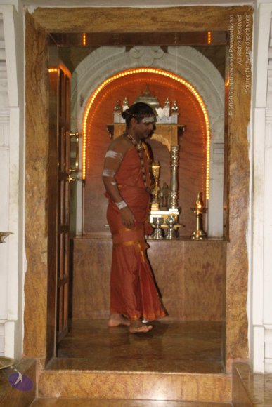 1-Temple-Visit_Photo_1003_IMG_3748_CMP_WM