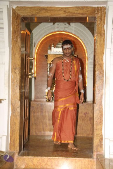 1-Temple-Visit_Photo_1004_IMG_3749_CMP_WM