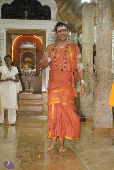 1-Temple-Visit_Photo_1010_IMG_3755_CMP_WM