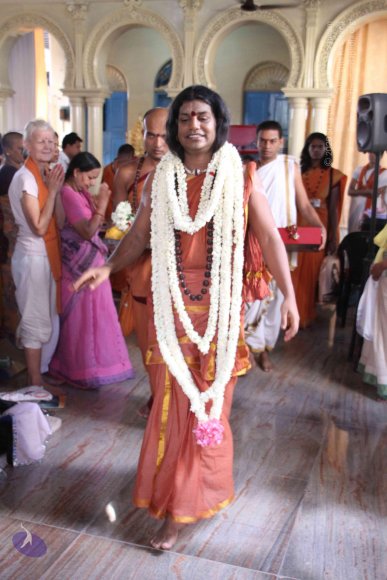 3-SarvaDarshan_Photo_1007_IMG_0454_CMP_WM