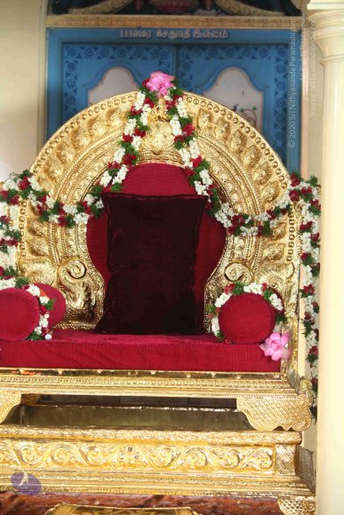 02-Paada-Puja_Photo_1000_IMG_0133_CMP_WM