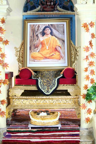 01-Paaduka-Puja_Photo_1000_IMG_1229_CMP_WM