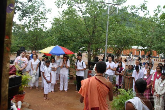 2-Ashram-Tour_Photo_1002_IMG_0050_CMP_WM