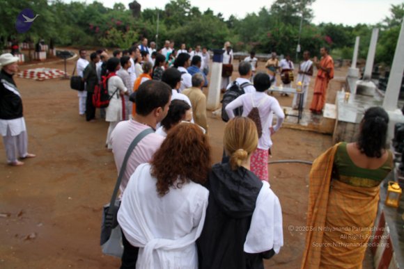 2-Ashram-Tour_Photo_1003_IMG_0057_CMP_WM