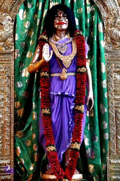 01-Paduka-Puja_Photo_1001_IMG_6683_CMP_WM