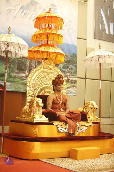 1-Nithya-Satsang_Photo_1004__MG_8672_CMP_WM