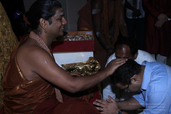 03-KalpataruMeditation-Darshan_Photo_1000_20131229_IMG_201901