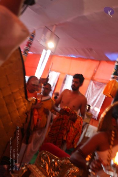 1-Nithya-Satsang_Photo_1039_IMG_3850_CMP_WM