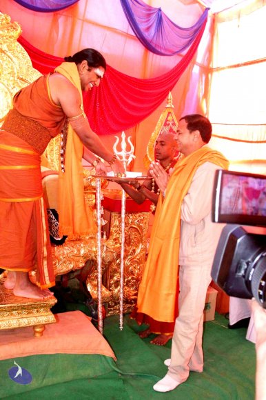 2-Afternoon-Public-Darshan-Annadan-Chandraswami-Visit_Photo_1004_IMG_4876_CMP_WM