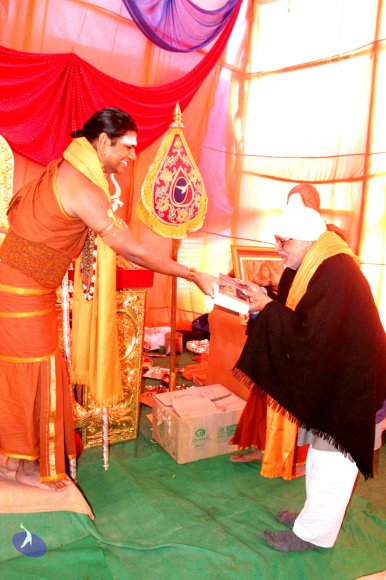 2-Afternoon-Public-Darshan-Annadan-Chandraswami-Visit_Photo_1007_IMG_4882_CMP_WM